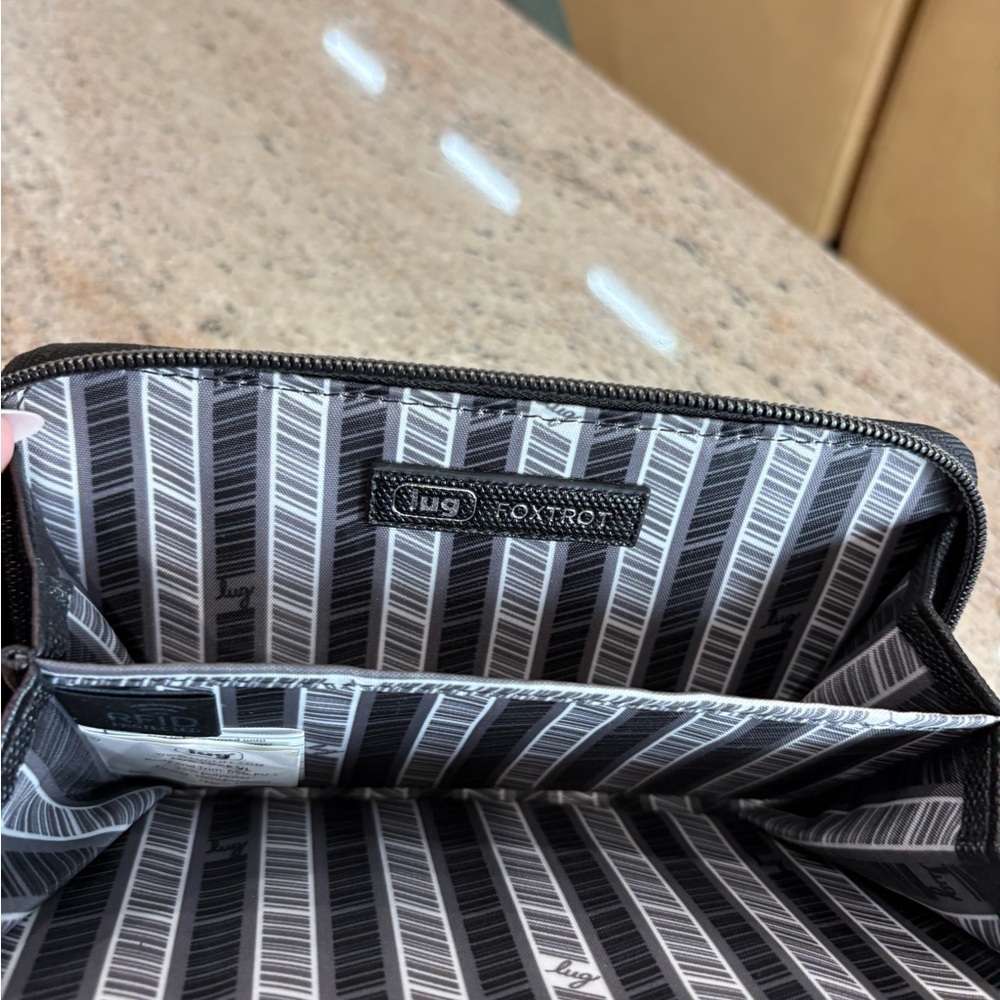 lug Black Quilted Wristlet Organizer - Picture 3 of 4